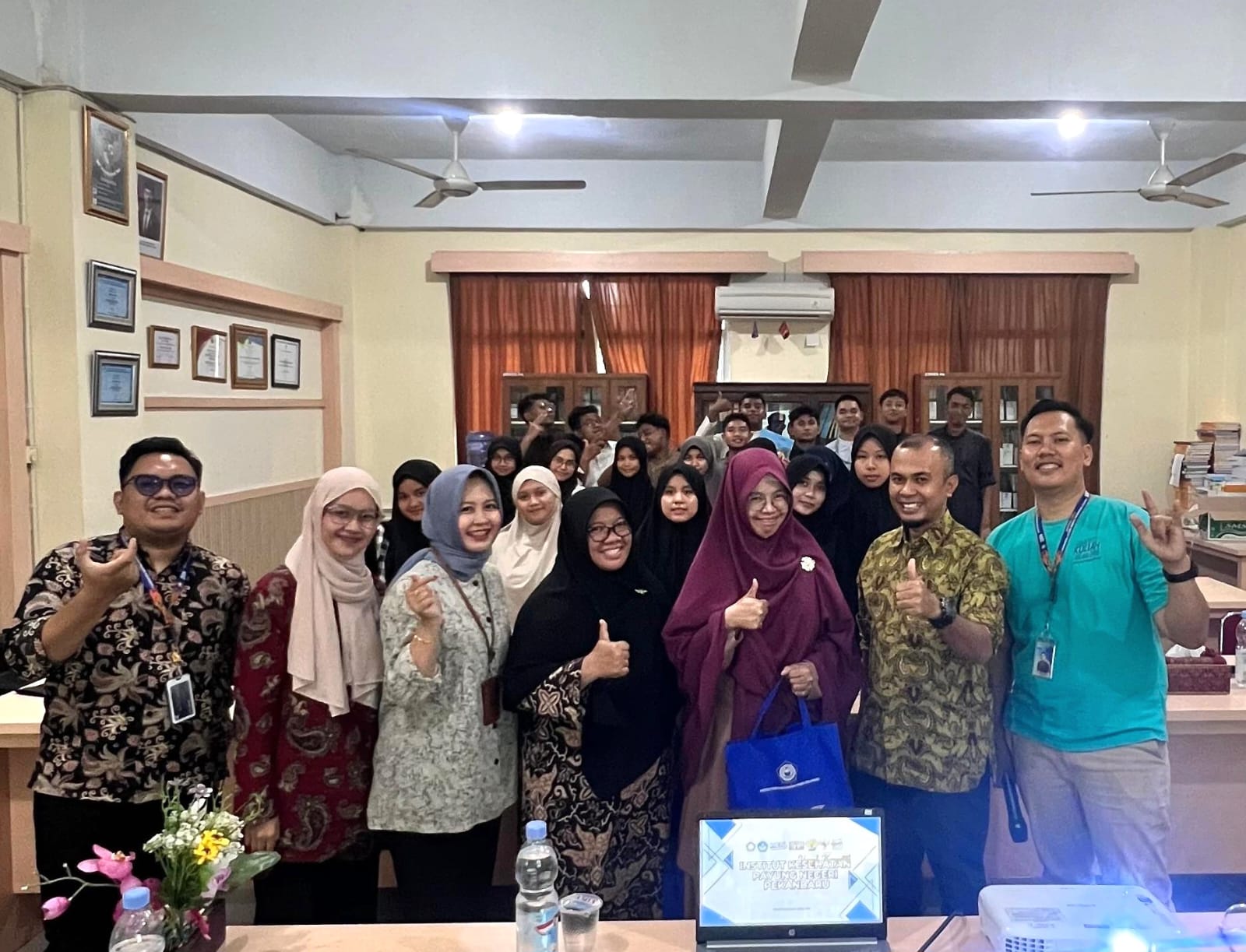 Dalam Rangka Pengenalan Dunia Kampus, SMA IT AL-ITTIHAD Lakukan Kunjungan Ke Ikes Payung Negeri Pekanbaru